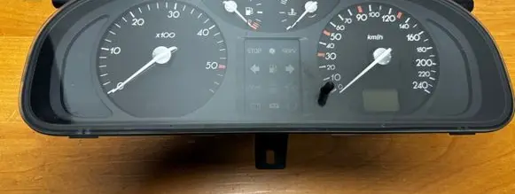 Renault Laguna II Speedometer (instrument cluster) 8200170297
