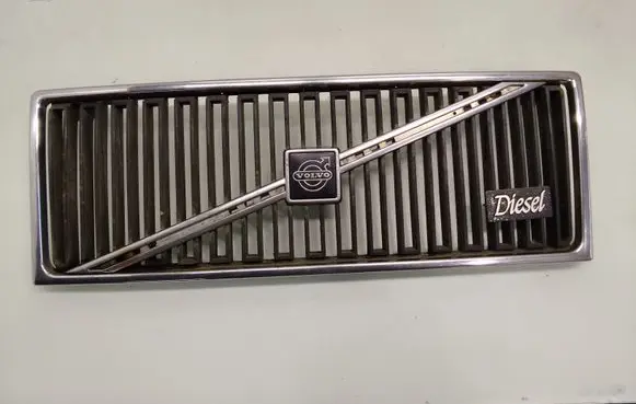 Volvo 940 Front bumper upper radiator grill