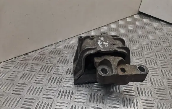 Volkswagen PASSAT B6 Engine mount bracket 1K0199262