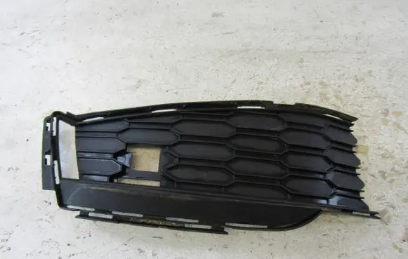 Skoda Kamiq Front bumper lower grill 658807367