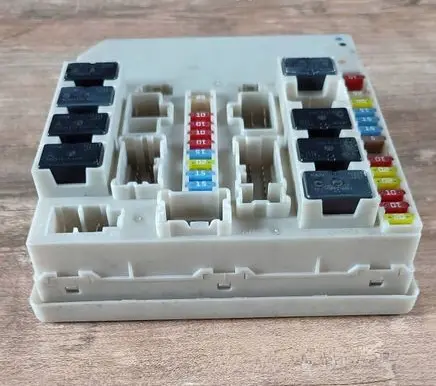 Renault Clio III Fuse module 674658A
