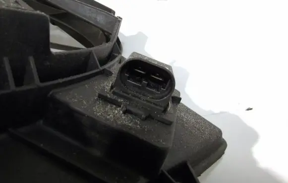 Renault Megane II Radiator cooling fan shroud VALEO