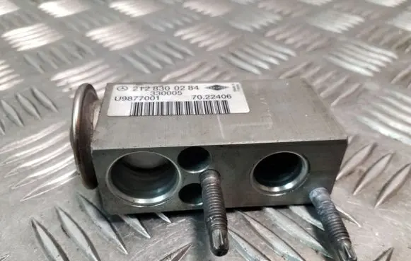 Mercedes-Benz E W212 Air conditioning (A/C) expansion valve 2128300284 U9877001