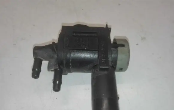 Audi A4 S4 B7 8E 8H Vacuum valve 1J0906283C