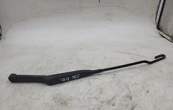 Audi A4 S4 B5 8D Front wiper blade arm 