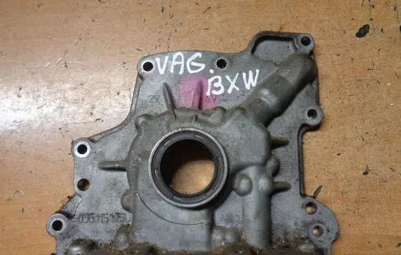 Seat Ibiza IV (6J,6P) Oil pump 036115105D
