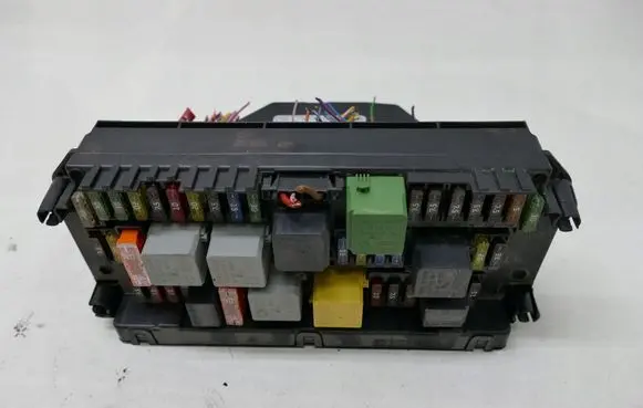 Mercedes-Benz E W212 Relay mounting block A2129004025