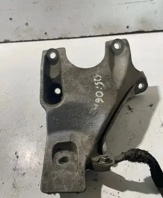 BMW 5 E60 E61 Engine mounting bracket 6770940 A3807410