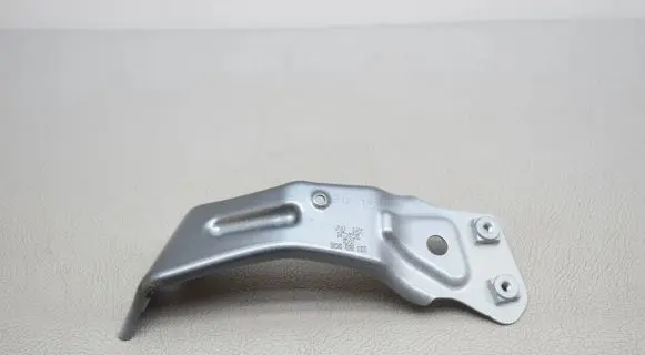 Volkswagen Jetta VI Fender mounting bracket 5C6821138