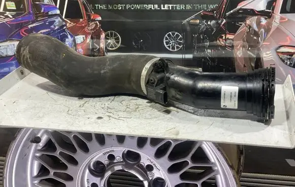 BMW 1 F20 F21 Intercooler hose/pipe 7597588