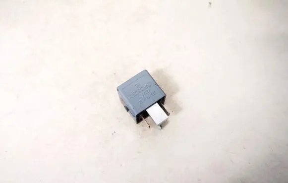 Mercedes-Benz R W251 Other relay a0025422619 v23134-j52-x361