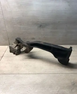 Mercedes-Benz Vito Viano W639 Rear differential/diff mount bracket A6393530695