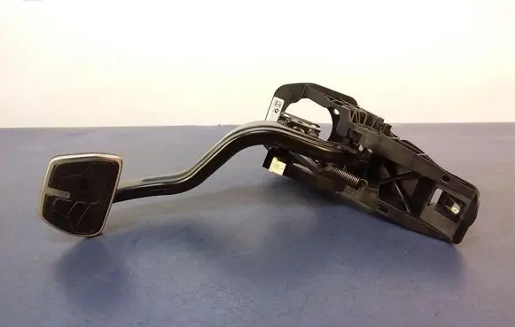 BMW 5 G30 G31 G38 Accelerator throttle pedal 687428502