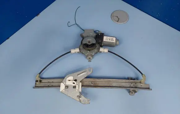 Nissan Primera Rear door window regulator with motor 400601 400601T3