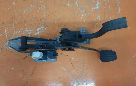 Mazda 3 I Accelerator throttle pedal 4M519F836AH