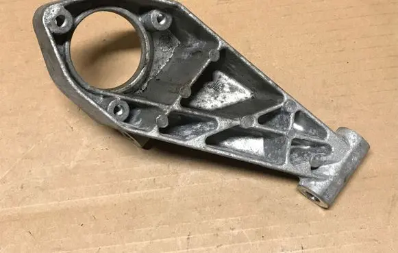 Opel Mokka X Driveshaft support bearing bracket 13248689