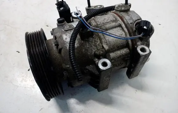 Hyundai Tucson TL Air conditioning (A/C) compressor (pump) 