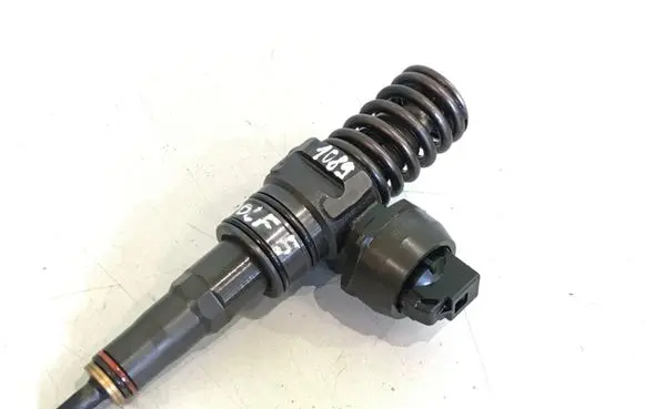 Volkswagen Golf V Fuel injector 038130073BN