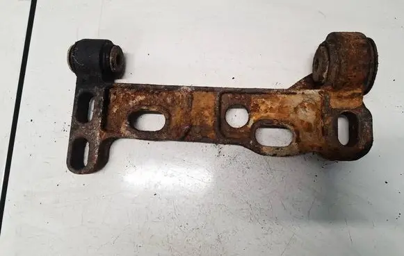 Chevrolet Blazer Engine mounting bracket