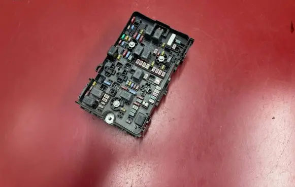 Chrysler Pacifica Fuse module 68491076AB