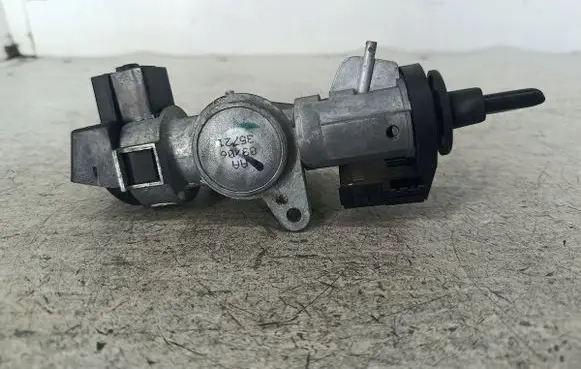 Ford Maverick Ignition lock 6L843F642