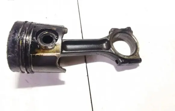 Volvo S40, V40 Piston with connecting rod