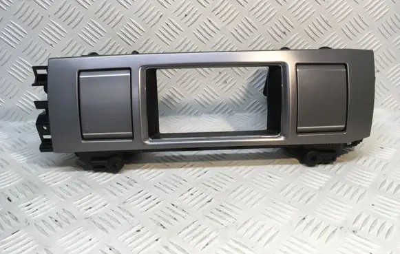 Jaguar XF X250 Dash center air vent grill 8X2319K617BJ 8X2319K617AJ