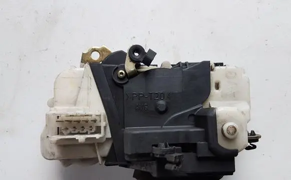 Peugeot 607 Front door lock 4191C