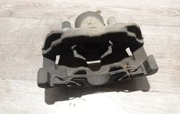 Volvo V40 Front brake caliper