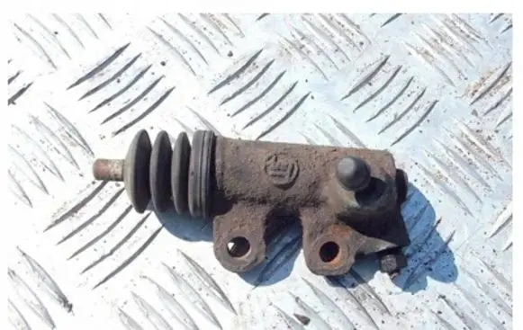 Toyota Carina T190 Clutch release bearing slave cylinder 