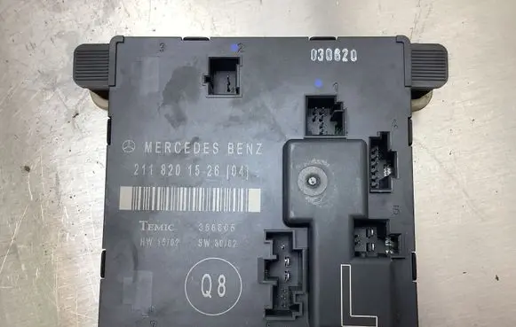 Mercedes-Benz E W211 Door control unit/module 2118201526 356805