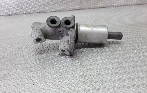 Audi A4 S4 B5 8D Master brake cylinder