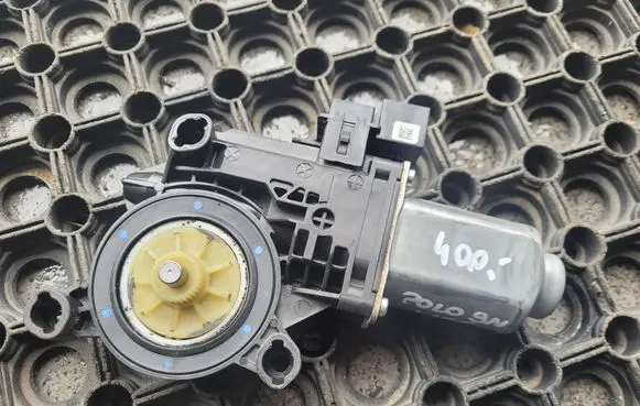 Volkswagen Polo IV 9N3 Front door window regulator motor 6Q2959802F VW240D2DLS 402143D