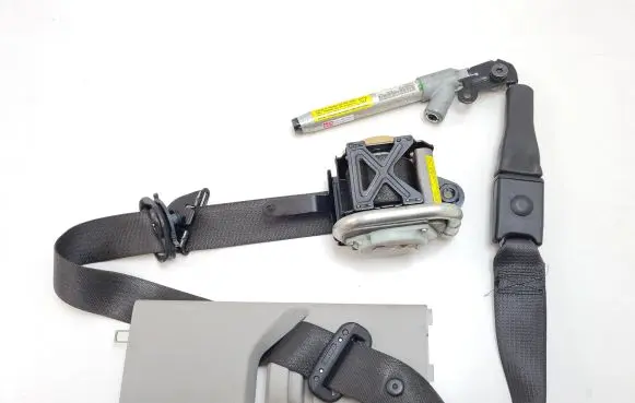 Opel Insignia A Front seatbelt 3063932AA 27793991 315671560