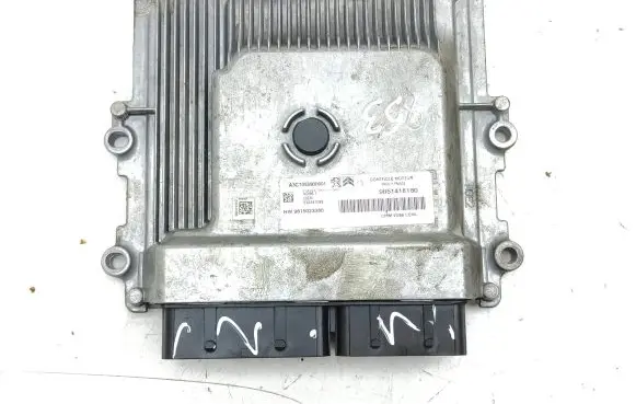 Peugeot 208 Engine control unit/module 9851418180