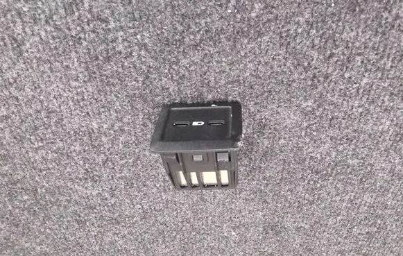 Mercedes-Benz GLC X253 C253 USB socket connector A2538206200 22534984