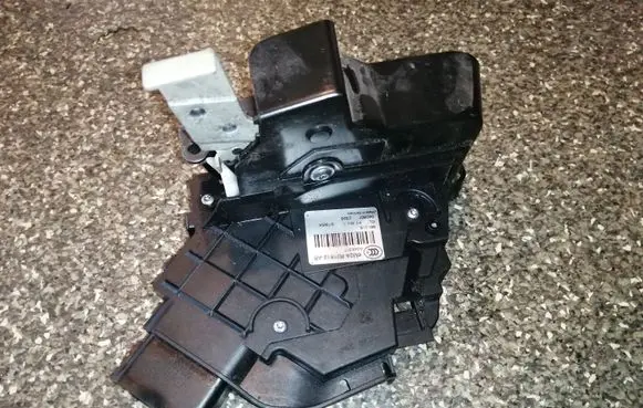 Ford S-MAX Front door lock 6M2AR21812AB