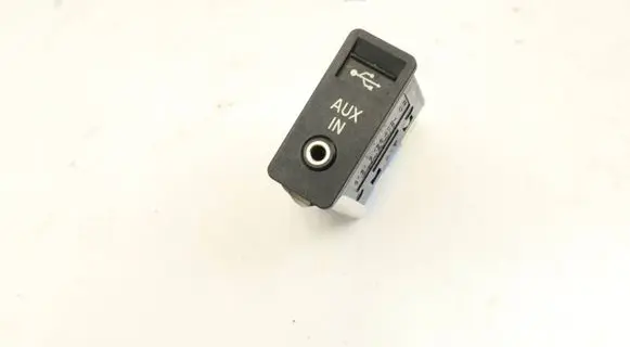 BMW 5 E60 E61 USB socket connector 9138402