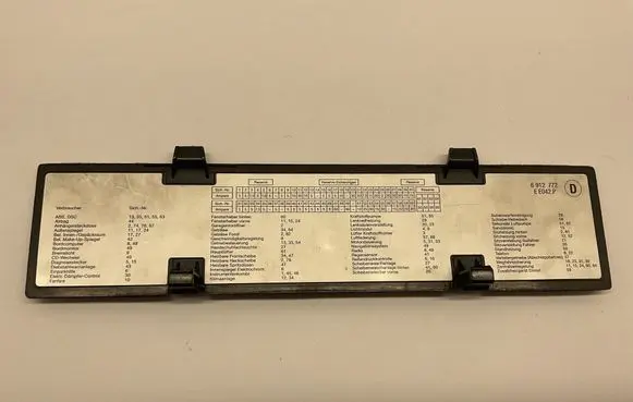 Land Rover Range Rover L322 Fuse box cover 6912772 EE042P