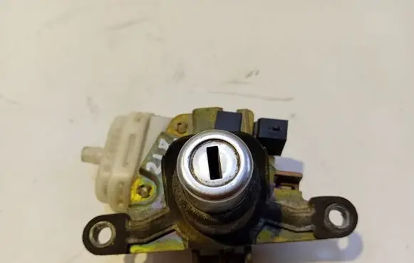 Audi A4 S4 B5 8D Tailgate exterior lock 8D0862055