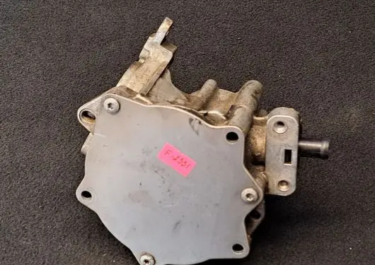 Audi A4 S4 B8 8K Vacuum pump 06J145100B