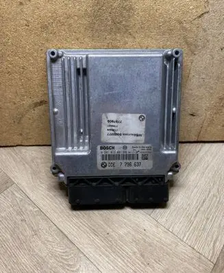 BMW 5 E60 E61 Engine control unit/module 7796637 0281012091 13617796637
