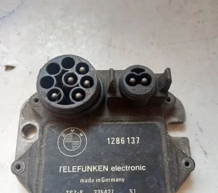BMW 3 E36 Ignition amplifier control unit 1286137 335427