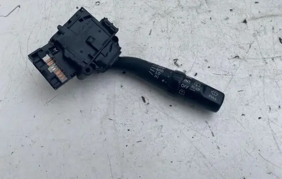 Toyota Avensis T250 Wiper control stalk 173654