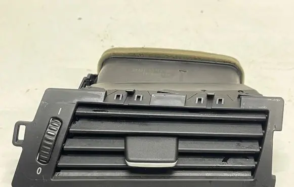 BMW 5 E60 E61 Dash center air vent grill 64226910732 5113001 14121810