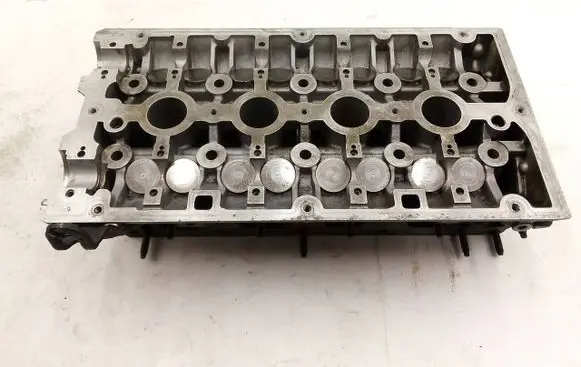 Opel Zafira B Engine head 55559597