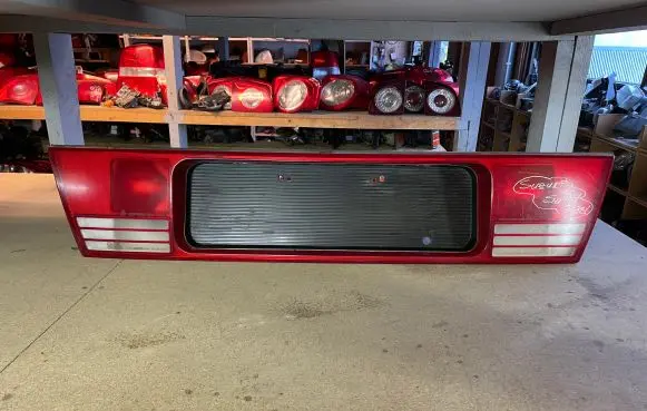 Suzuki Swift Cultus Trunk door license plate light bar 13232521