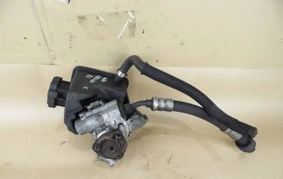 Mercedes-Benz E W211 Power steering pump A0044662001 7693900201
