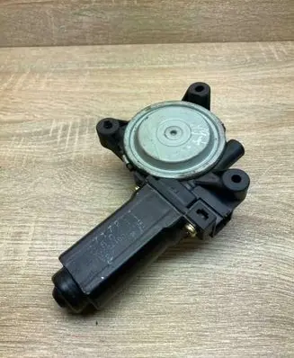Chrysler Voyager Front door window regulator motor 4717201 AY0621006302