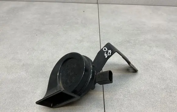 Audi Q3 8U Horn signal 8U0951210